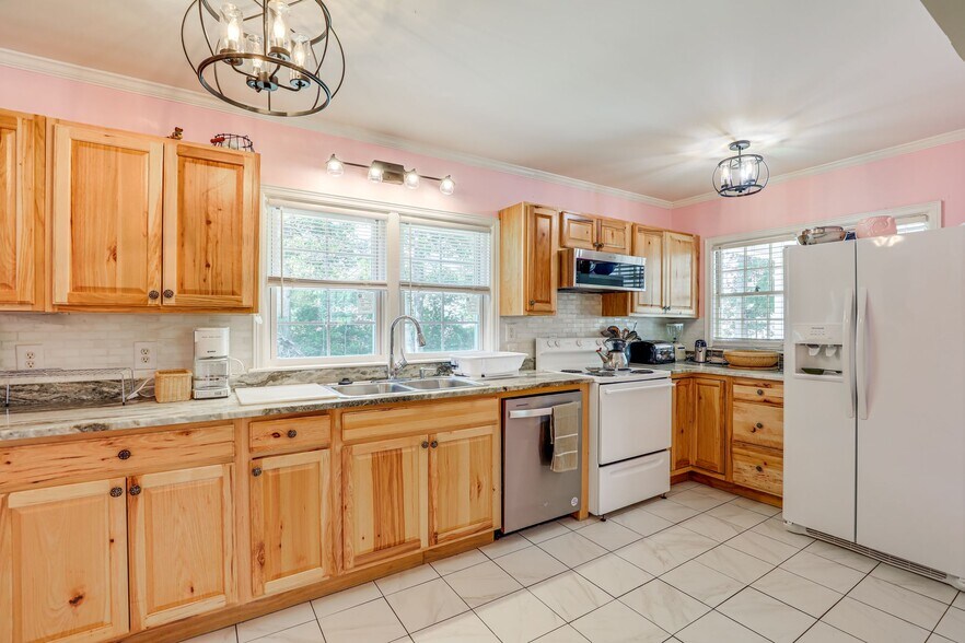 Building Photo - 206 Lakeland Dr