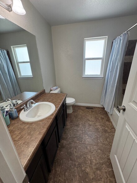 Building Photo - 7836 Braxton Dr