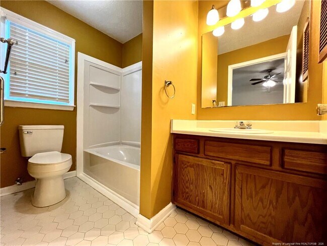 Building Photo - 6017 Lakeway Dr