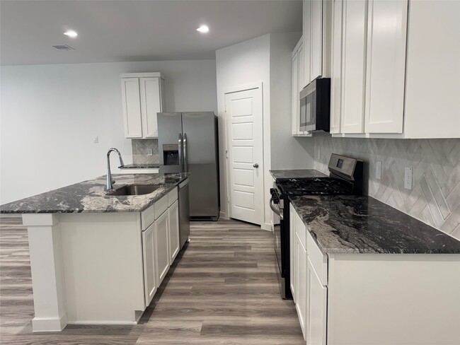 Building Photo - 10203 Spring Branch Trail