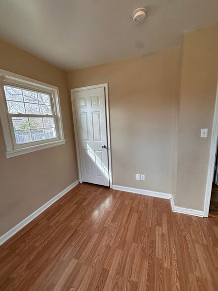 Building Photo - 8403 Robin Hill Dr