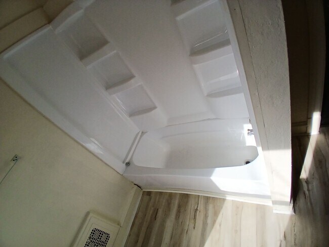 Building Photo - 231 Forest Ave