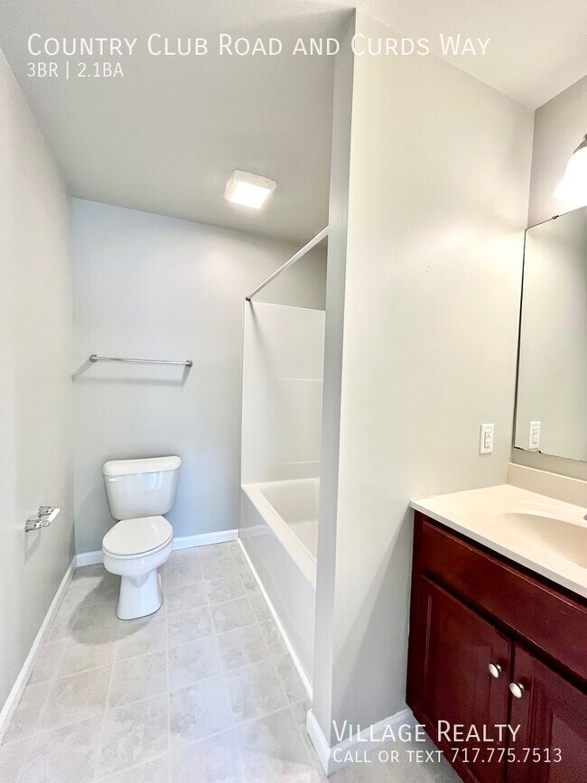 Building Photo - 703 Country Club Rd