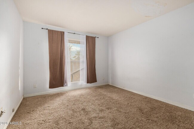 Building Photo - 2424 W Portobello Ave