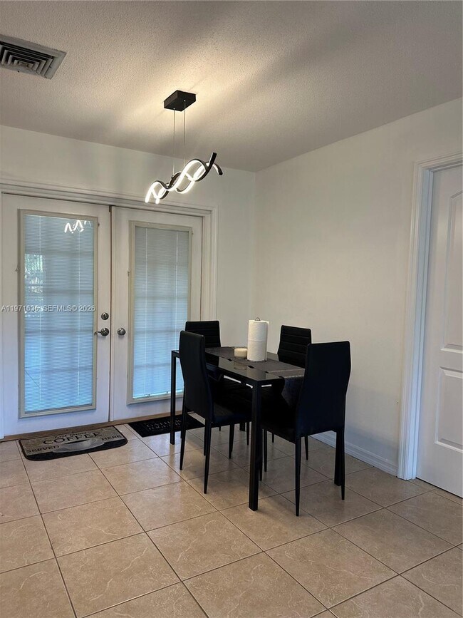 Building Photo - 108 SE Soneto Ct