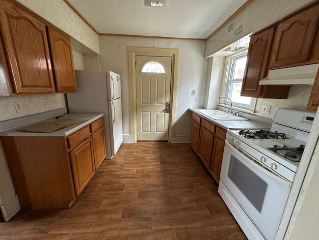 Building Photo - Spacious 3-Bedroom Home Near Jackson High ...