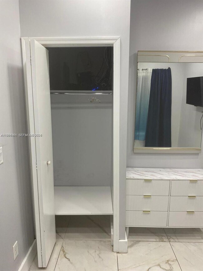 Building Photo - 2242 Polk St