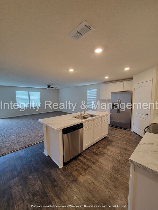 Building Photo - Newer 4 Br, 2 Bath home