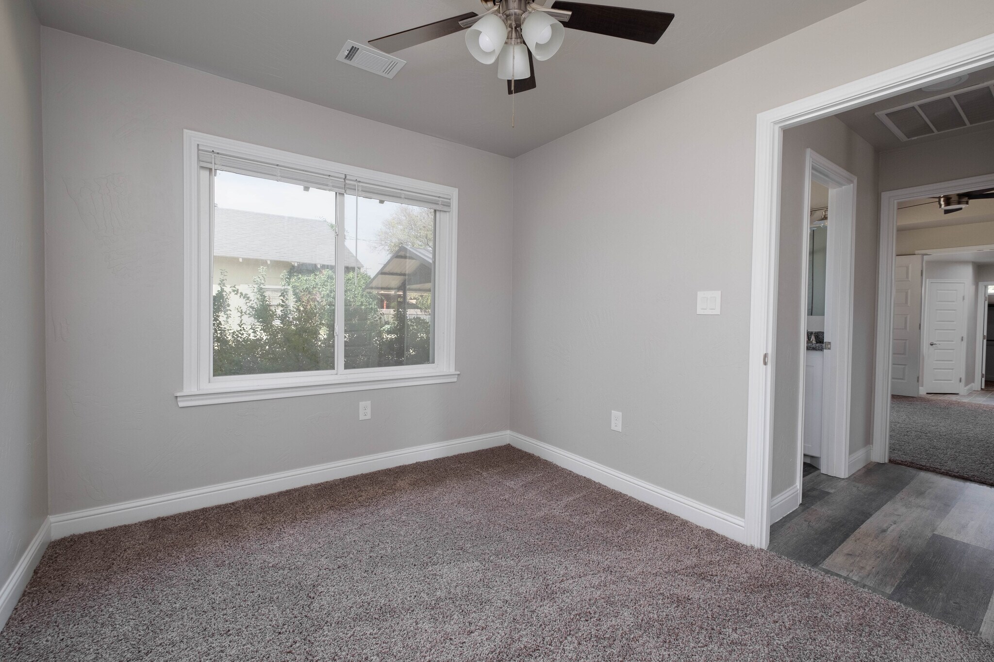 Building Photo - 2007 7th Ave