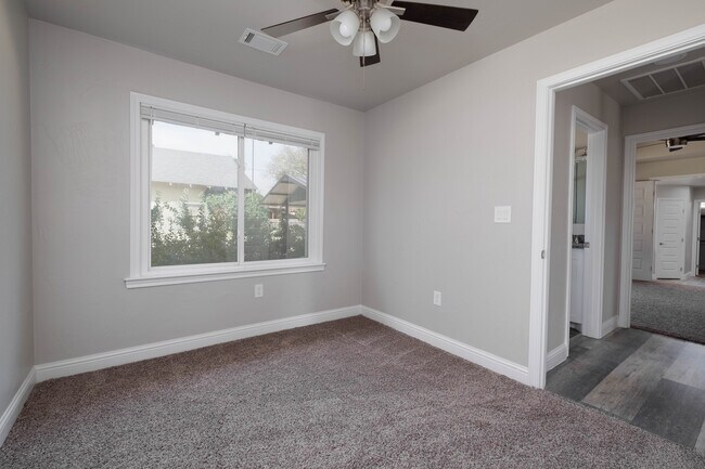 Building Photo - 2007 7th Ave