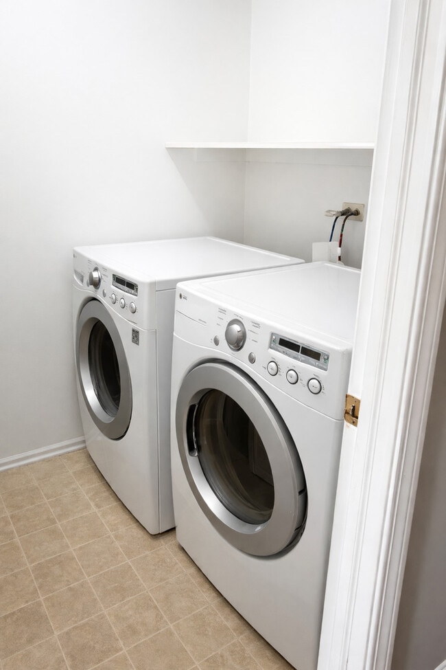 Building Photo - 1224 Inverrary Ln