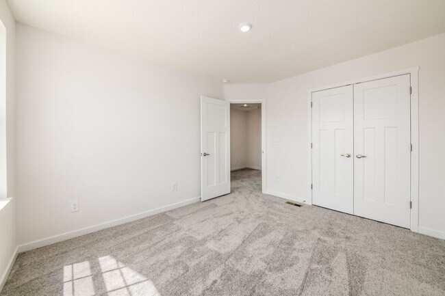 Building Photo - 122 Red Willow Dr
