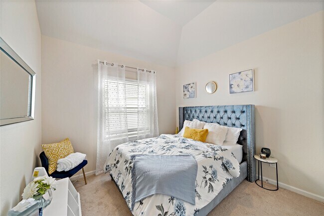 Building Photo - 2009 Royal Landing Dr