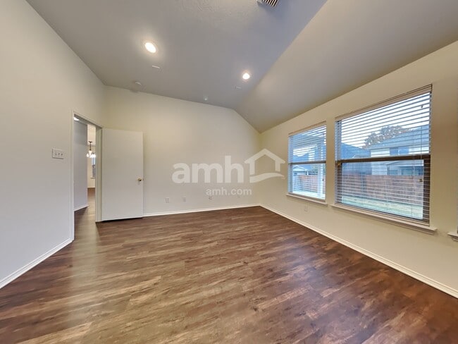 Building Photo - 6005 Stirrup Iron Dr