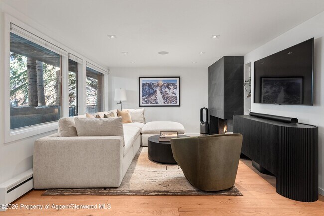 Building Photo - 731 S Mill St