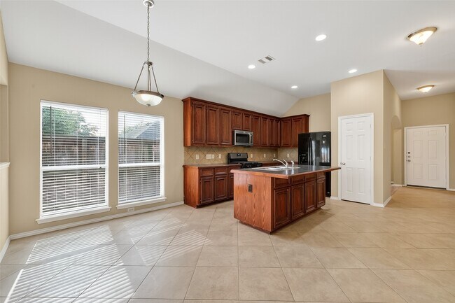 Building Photo - 2114 Thorn Berry Creek Ln