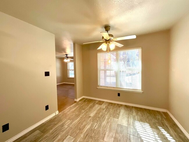 Building Photo - 5303 Shady Oak Cir