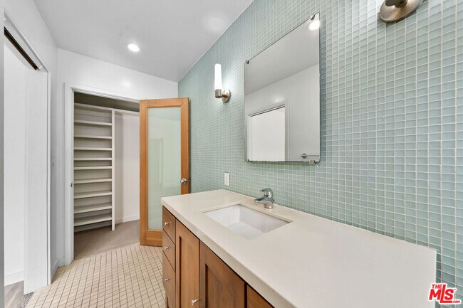 Building Photo - 11670 Iowa Ave