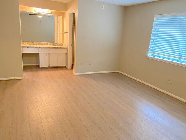 Building Photo - Katy Jewel