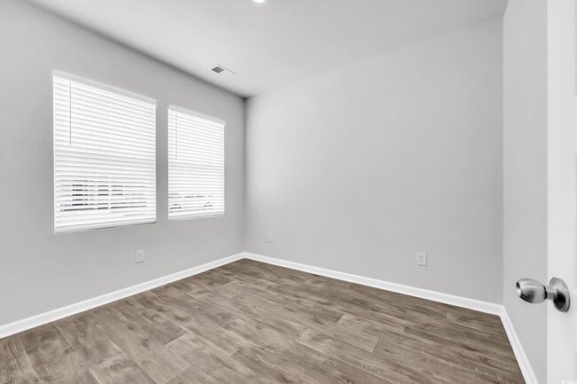 Building Photo - 2087 Victory Wy