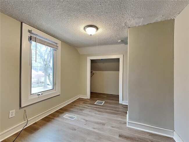 Building Photo - 3601 N Thomas Ave