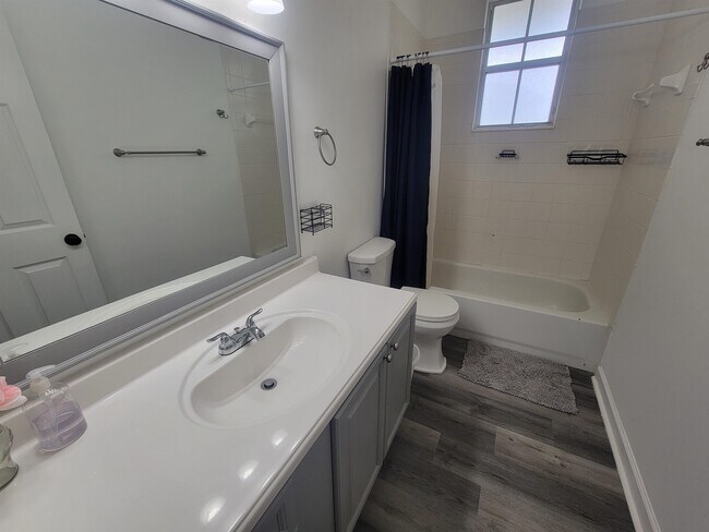 Building Photo - 3773 Overlook Dr