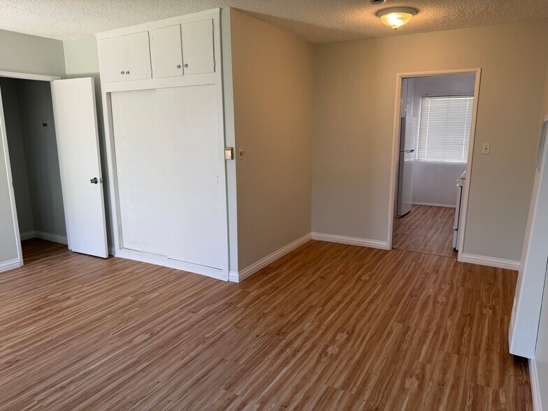 Building Photo - 834 10th St