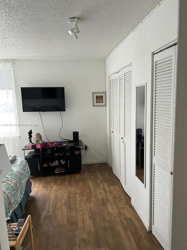 Building Photo - 250 180th Dr