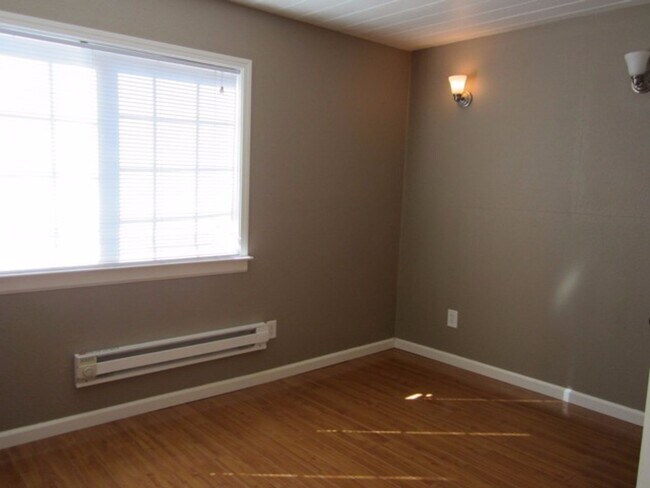 Building Photo - 2 bedroom 2 bathroom in Concord