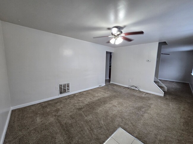 Building Photo - Beautiful 3 Bedroom 2 Full Bathroom Home in Penn Hills - Available NOW!