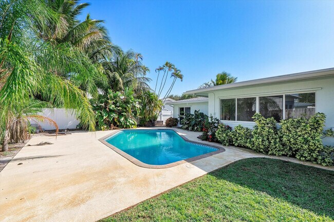 Building Photo - 1353 SE 7th Ct