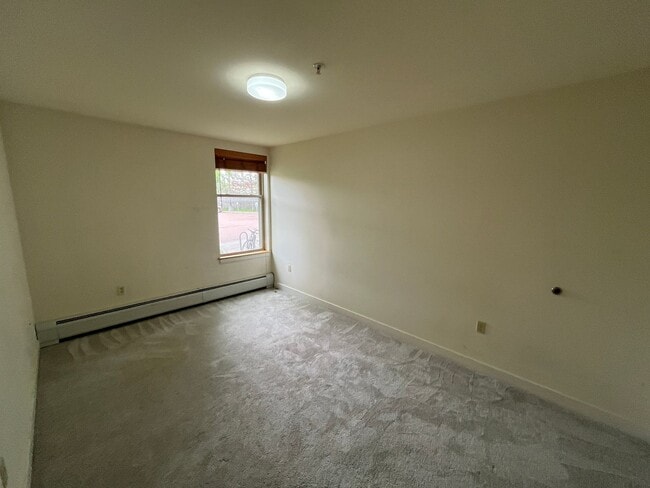 Building Photo - 2BD/1BA Condo at City's Edge, South Burlin...