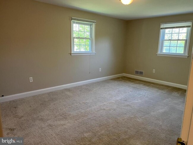 Building Photo - 4616 Willow Run Dr