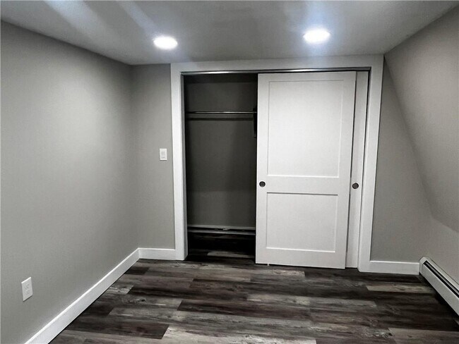 Building Photo - 45 Kenyon St