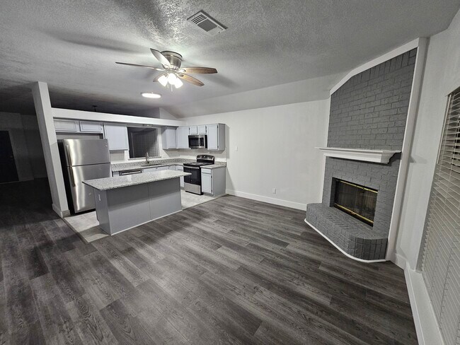 Building Photo - 919 Crestwood Dr