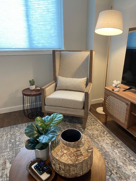 Building Photo - 200 Hickory St