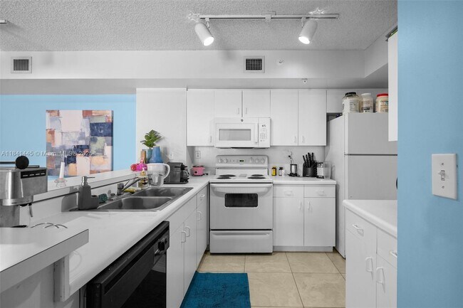 Building Photo - 2600 S University Dr