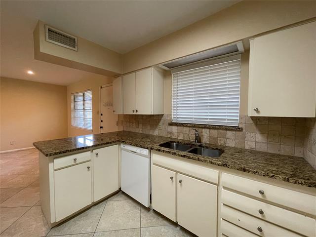 Building Photo - 1303 Northlake Dr