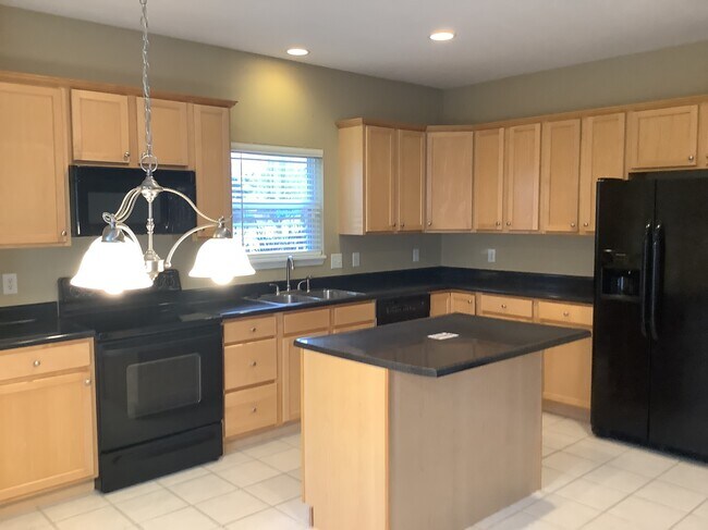 Building Photo - 18690 Round Lake Rd