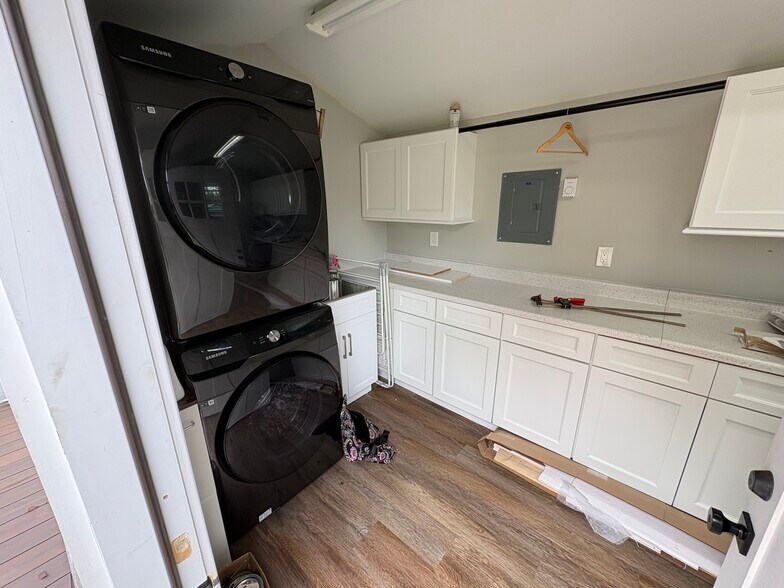 Building Photo - 28 Sheridan Dr