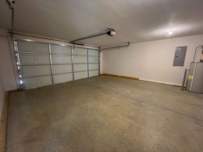 Building Photo - 702 Gleason Dr