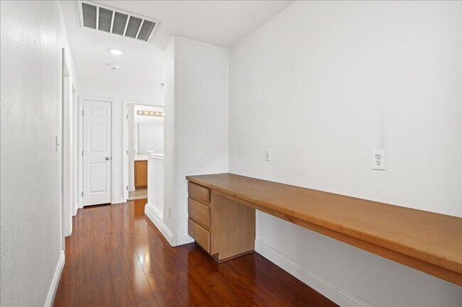 Building Photo - Elegant 3 Bedroom Home with Gourmet Kitchen, Office, & Landscaped Backyard