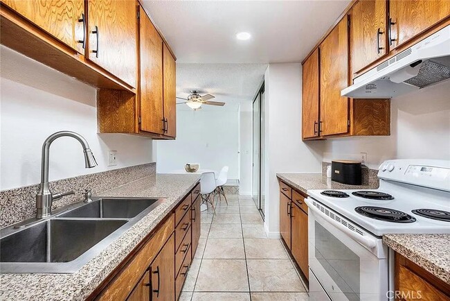 Building Photo - 3565 Linden Ave