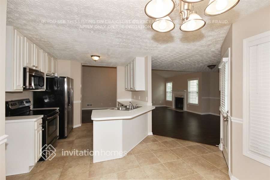 Building Photo - 3990 Piper Glen Dr NE