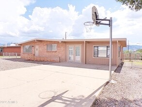 Building Photo - 172 Andrea Dr