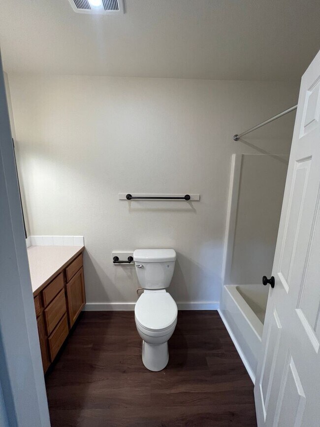 Building Photo - 3-bedroom 2 1/2-bathroom duplex