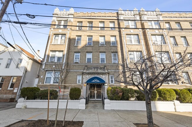 Building Photo - 282 Magnolia Ave