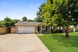 Building Photo - 12921 Robin Cir