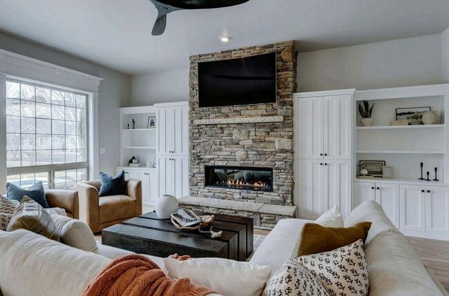 Building Photo - Beautiful home perfect for entertaining