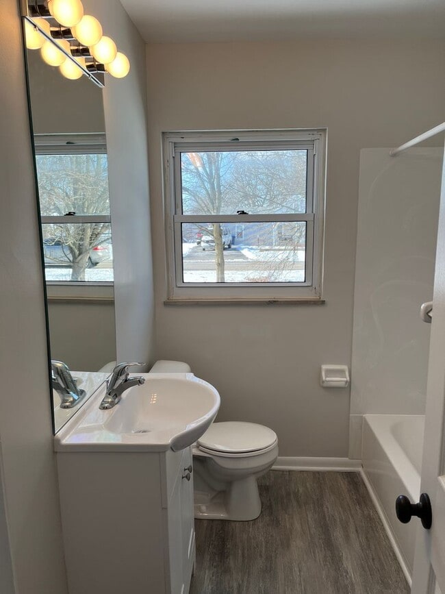 Building Photo - **BEAUTIFULLY REMODELED 3-BEDROOM/1.5 BATH HOUSE IN NORTH COLUMBUS!!**